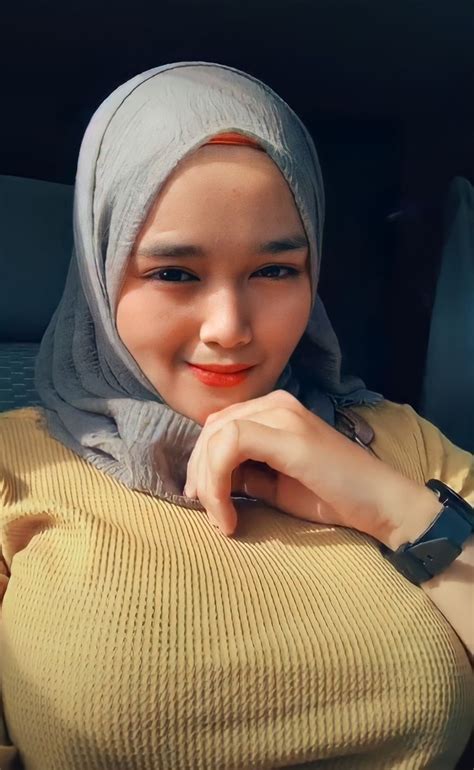 bokep remas susu|Indonesian Cewek Jilbab Remas Susu Porn Videos 